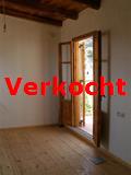 slaapkamer met de deur naar het balkon