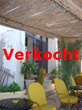 buiten voor de bar